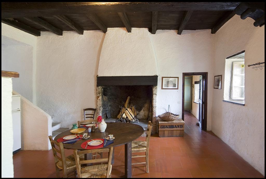 Agriturismo Famiglia Al Castello Di Bagnolo Bagnolo Piemonte Szoba fotó