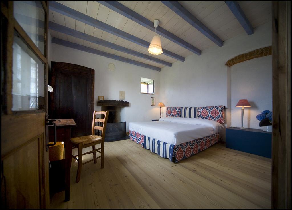 Agriturismo Famiglia Al Castello Di Bagnolo Bagnolo Piemonte Szoba fotó