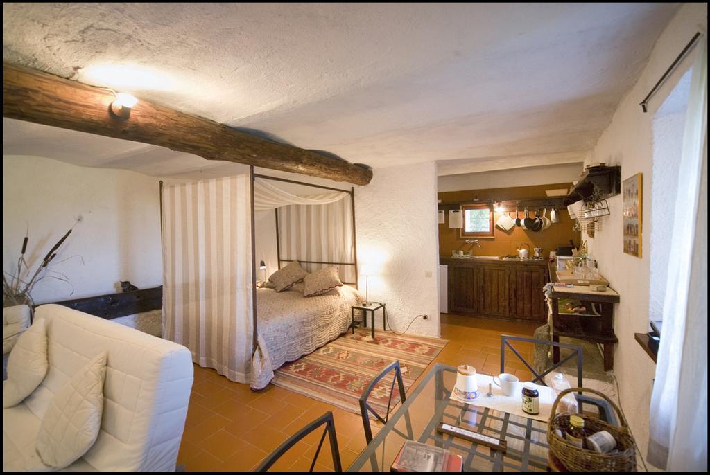 Agriturismo Famiglia Al Castello Di Bagnolo Bagnolo Piemonte Szoba fotó
