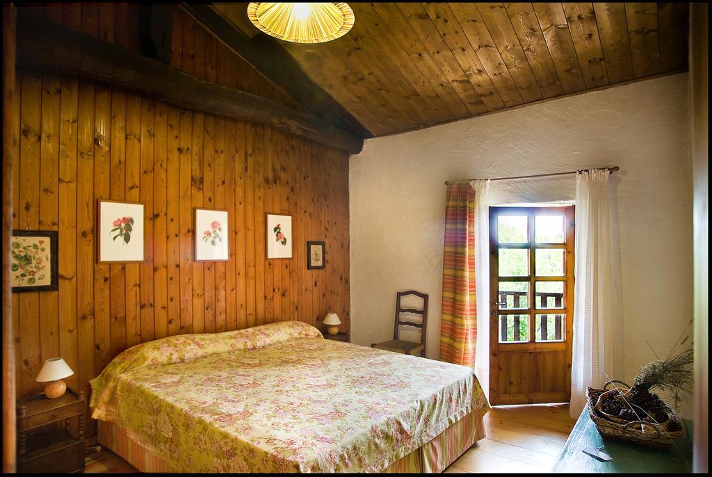 Agriturismo Famiglia Al Castello Di Bagnolo Bagnolo Piemonte Szoba fotó